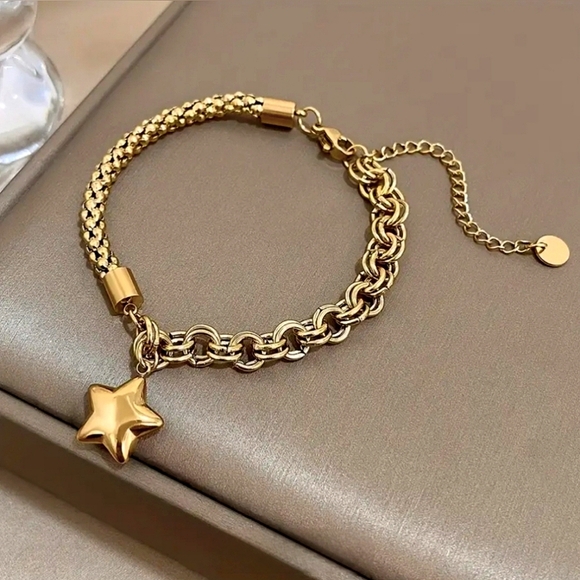18K Gold Boho Celestial Star Bracelet - Picture 3 of 5
